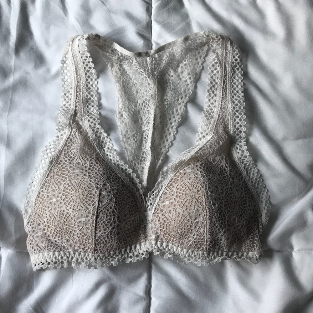 VICTORIA’S SECRET Razorback Cream Bralette